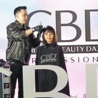 CBD Professional menggandeng professional hairdresser, Diana Hadisuwarno, dan celebrity hairstylist, Rey Nathanael, untuk memberikan edukasi seputar hairstyling pada para hairdresser di Jakarta.