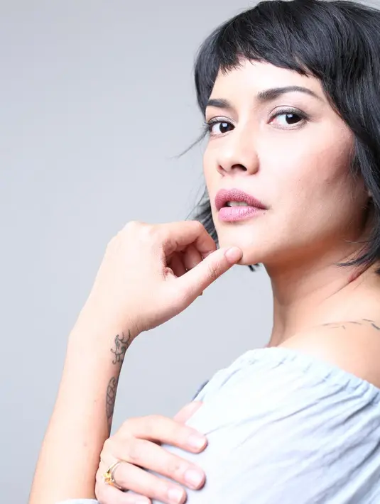 Rumah tangga pasangan ini harus berakhir setelah Pengadilan Agama Depok memutus hubungan suami istri ini pada 29 Februari 2016 secara verstek. (Febio Hernanto/Bintang.com)