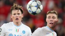 Scott McTominay dan Rasmus Hojlund, dua mantan pemain Manchester United (MU) yang bersinar bersama Napoli. (PATRICIA DE MELO MOREIRA / AFP)