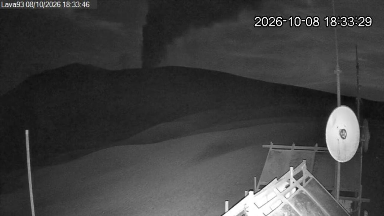 Jangan Mendekat, Anak Krakatau Erupsi Lagi Hampir 5 Menit