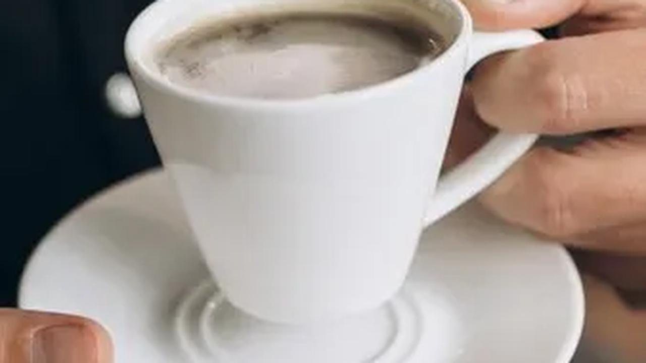6. Menjaga Kesehatan Hati<br>Kopi hitam diyakini dapat menjaga kesehatan hati dan mengurangi risiko jaringan parut serta kanker hati, berkat kandungan antioksidannya.