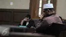 Kamaluddin Harahap saat menjalani sidang putusan di pengadilan Tipikor, Jakarta, (8/6). Hukuman terhadap Kamaluddin lebih ringan dibanding tuntutan Jaksa, yaitu 7 tahun penjara dan denda Rp 200 juta subsider 6 bulan kurungan. (Liputan6.com/Helmi Afandi)