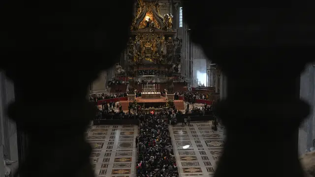 Lebih dari 128.000 Orang Melayat Paus Fransiskus di Basilika Santo Petrus