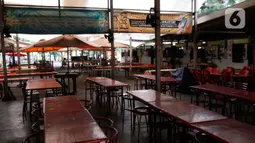 Suasana sepi dari para pengunjung di kantin Lengang Jakarta,  Rabu (15/4/2020). Namun penutupan ini mengakibatkan penutupan juga kantin makanan dan souvenir yang berada di dalam Monas, sehingga berimbas kepada penurunan penghasilan para penjual. (Liputan6.com/Johan Tallo)