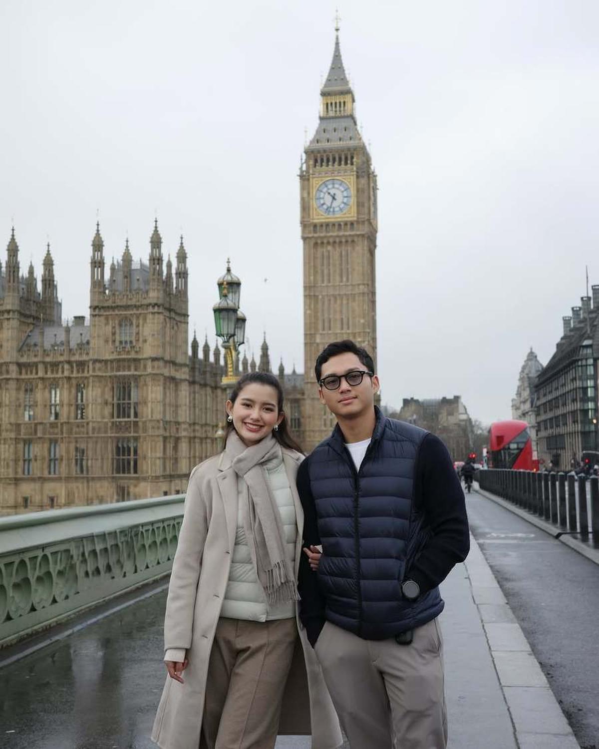 9 Potret Azriel Liburan Bareng Sarah Menzel Dari London Sampai Roma, Ketika Keluarga Besarnya Liburan di Jepang