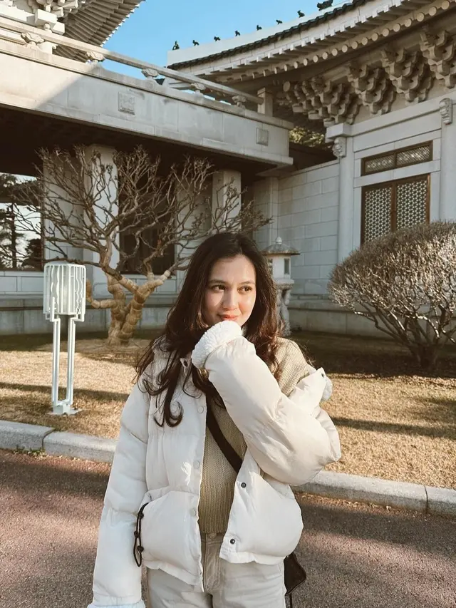 Dea Annisa sedang berlibur di Korea, penampilannya bisa kamu jadikan inspirasi untukmu yang ingin berlibur