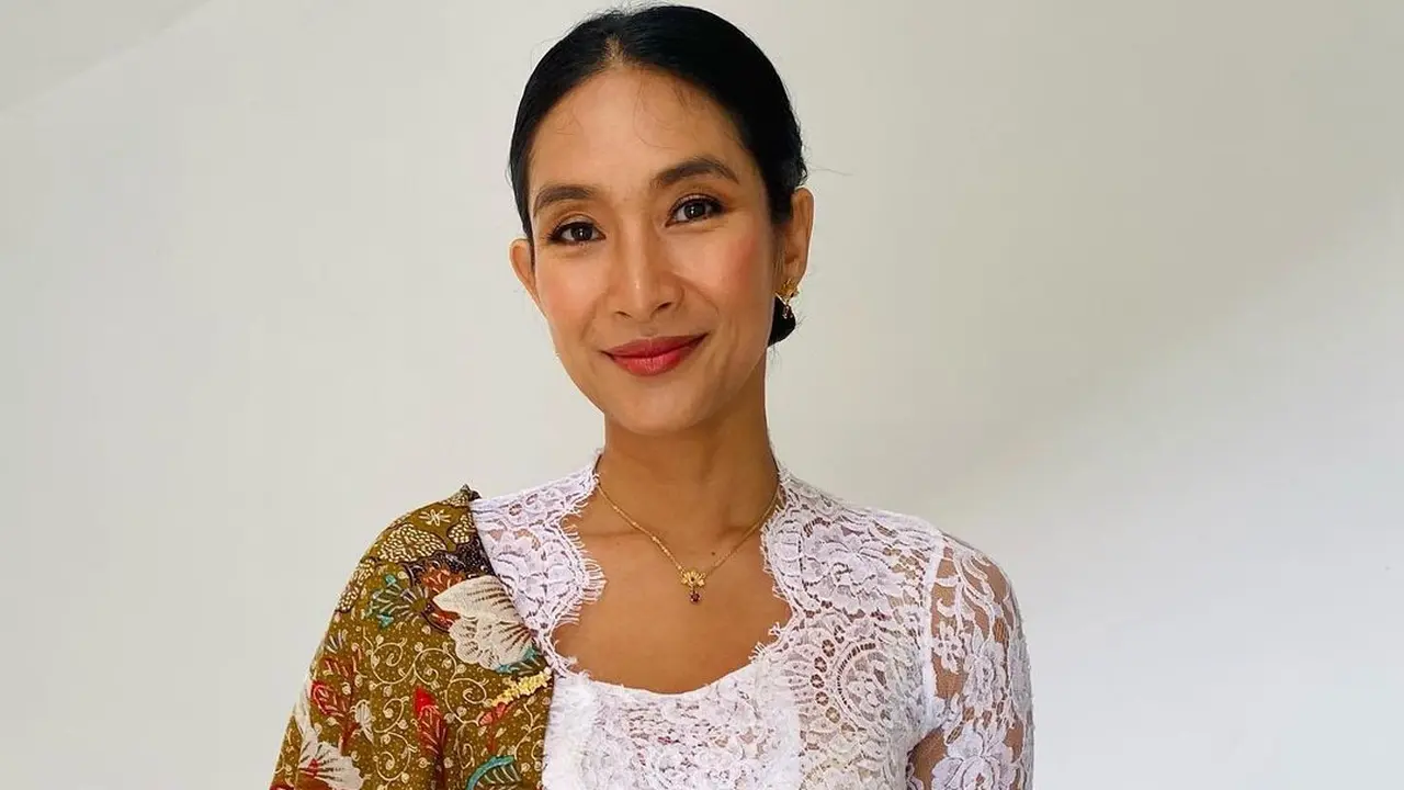 10 Pilihan Kebaya Happy Salma untuk Tampil Modern dengan Sentuhan Etnik