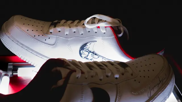 Nike Air Force 1 dengan desain KFC dari Never Too Lavish