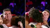 Diciumi Peserta Kontestan X Factor, Wajah Simon Cowell Memerah