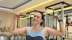 Meskipun sering dianggap sebagai olahraga ringan, pilates sebenarnya memerlukan ketelitian dan kekuatan yang signifikan. Pada usia 44 tahun, istri dari Darius Sinathrya ini menunjukkan dedikasinya untuk tetap menjalani pola hidup sehat. Kesehatan dan kebugaran tubuhnya menjadi sorotan, menjadikannya tampak awet muda dan energik. (Liputan6.com/IG/@dagnesia)