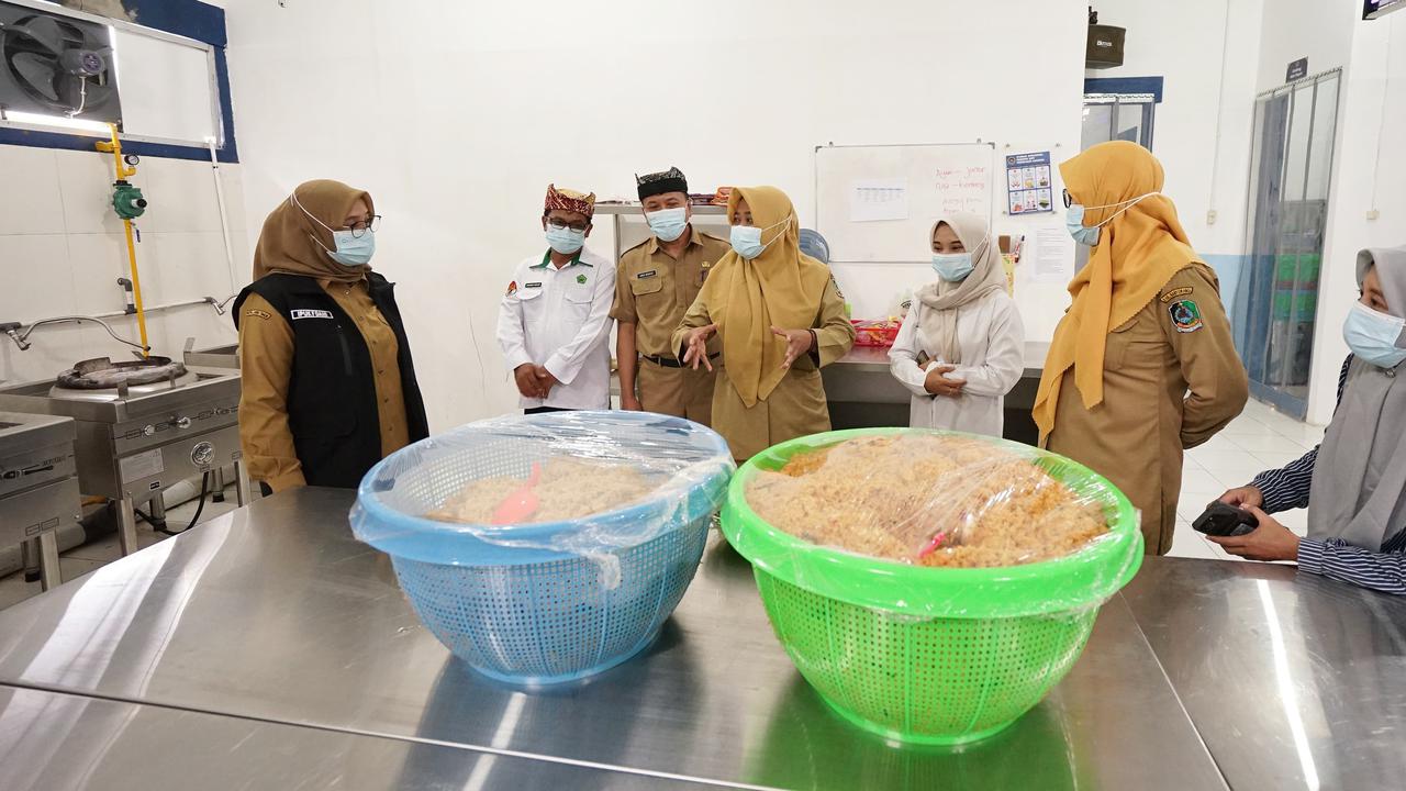 Cek SPPG, Bupati Ipuk Ingatkan SOP dan Higienitas Makanan MBG
