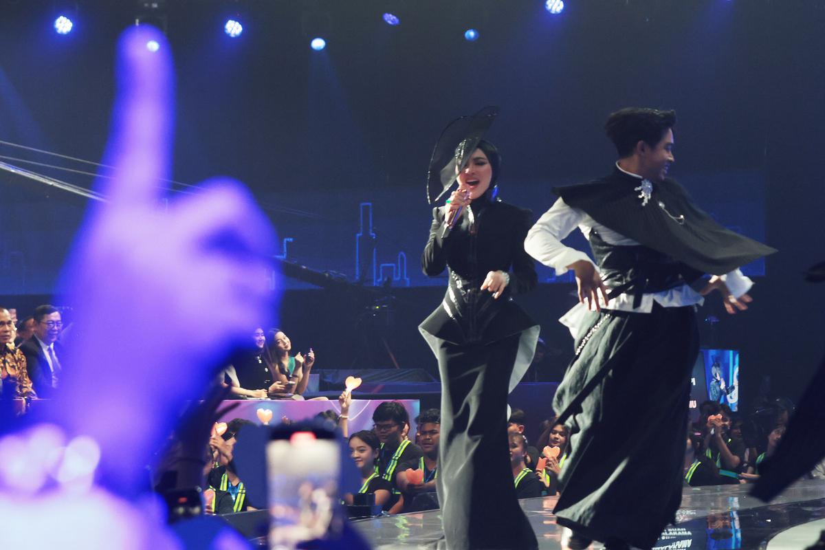 HUT SCTV 36 Xtraordinary Meriah dari Iwan Fals hingga Syahrini