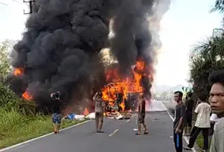Kecelakaan Maut Bus ALS dan Truk Tangki di Jalan Lintas Sumatera