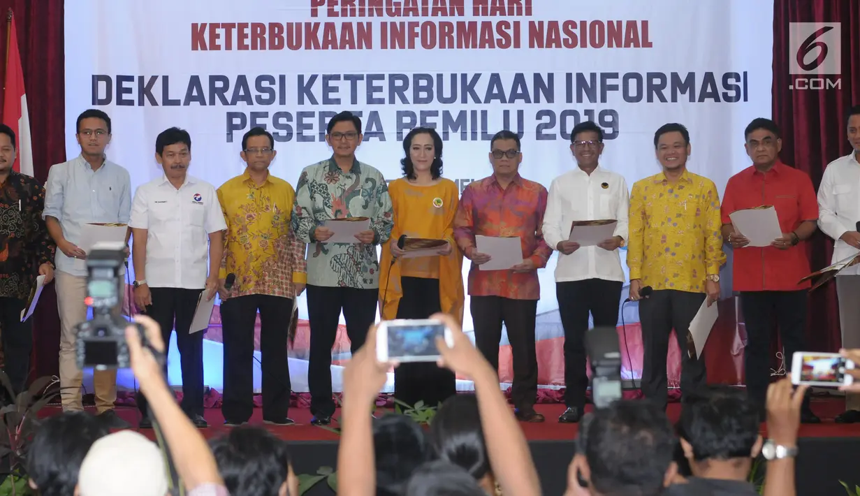 Perwakilan pimpinan parpol peserta Pemilu 2019 jelang membacakan deklarasi Keterbukaan Informasi Peserta Pemilu 2019 di Jakarta, Selasa (22/5). Hal ini untuk mendukung penyelenggaraan Pemilu yang transparaan, akuntabel. (Liputan6.com/Helmi Fithriansyah)