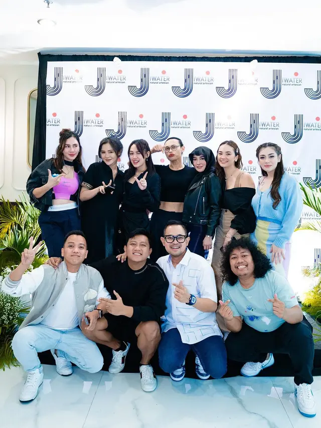 Tampil Kompak, Ini 6 Potret Kebersamaan Happy Asmara dan Bella Bonita