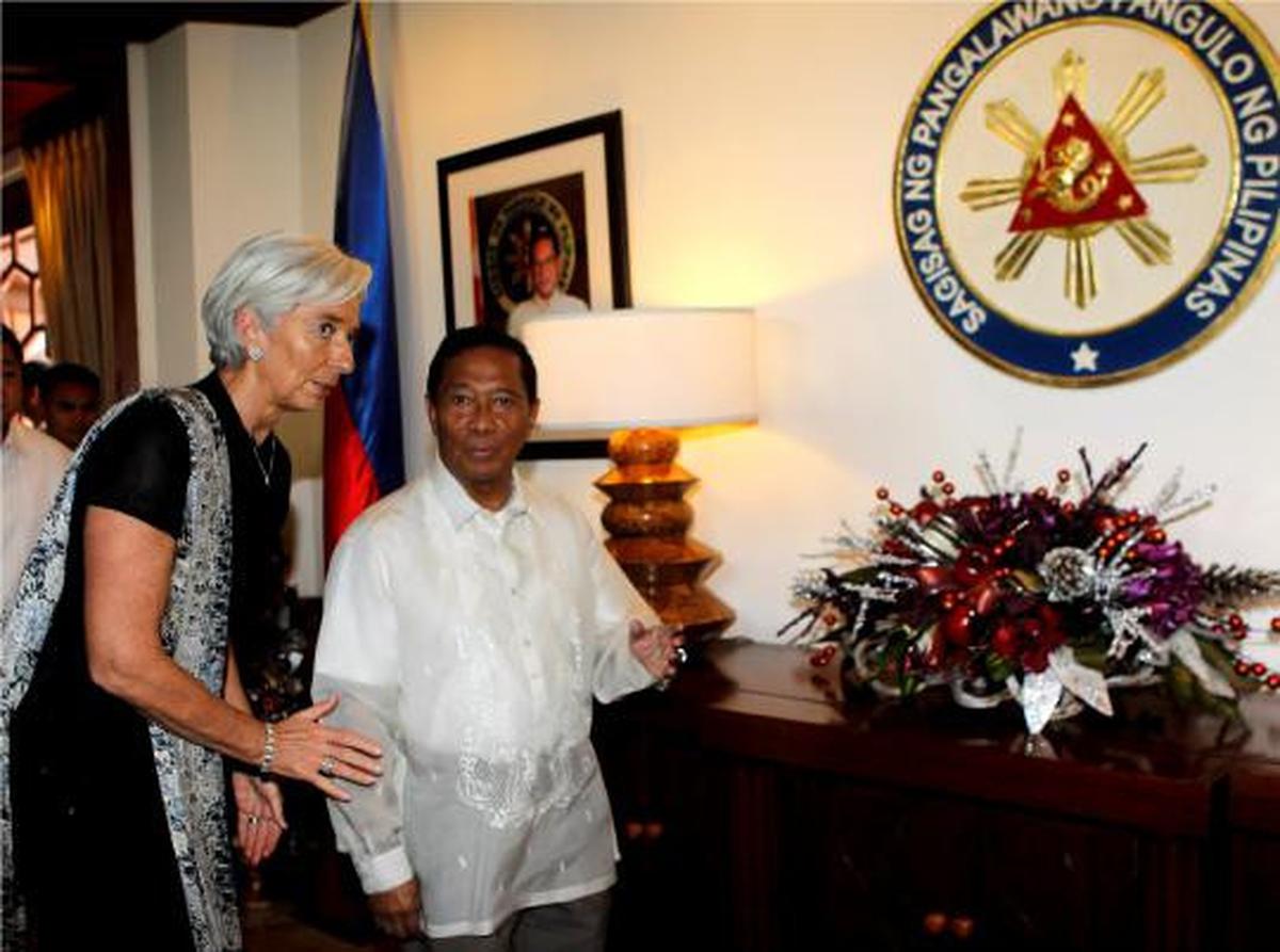 Zombie tolak kedatangan IMF di Filipina