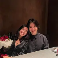 Angga Aldi Yunanda dan Shenina Cinnamon kini dikenal luas sebagai sepasang kekasih. Hubungan yang terjalin di antara keduanya pun disebut-sebut dimulai sejak membintangi film Di Bawah Umur. (FOTO: instagram.com/shenacinnamon/)