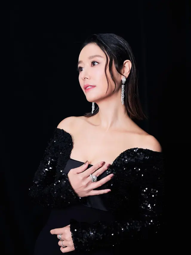 7 Potret Terbaru Ruby Lin Pemain Putri Huan Zhu, Bak ABG di Usia 47 Tahun