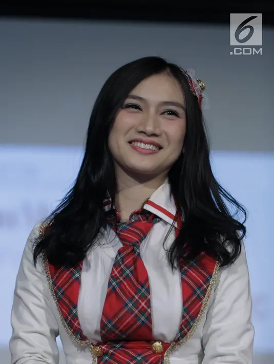 Melody JKT48 saat jumpa pers konser Melody Graduation di Jakarta, Jumat (16/3). Manajemen menyiapkan konser Melody Graduation pada 24 Maret jelang kelulusannya. (Liputan6.com/Faizal Fanani)