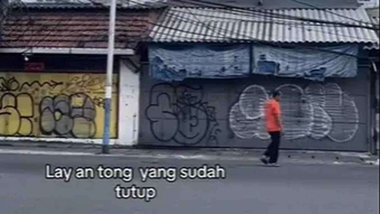 Hanya ada satu bangunan yang bernama Lay an Tong yang dulu menjadi toko obat dan kini sudah tak lagi beroperasi.