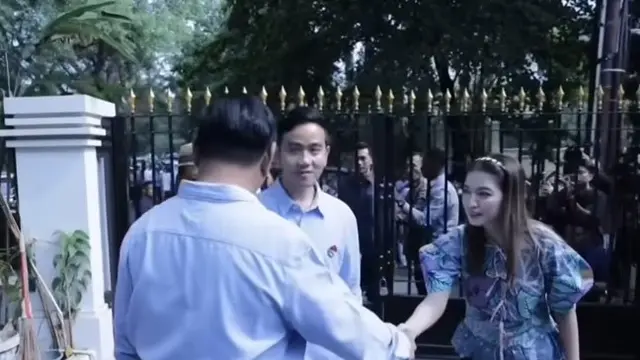 Selvi Ananda Dampingi Gibran Rakabuming Deklarasi Bacawapres.  [Dok. @selvi_ananda_]