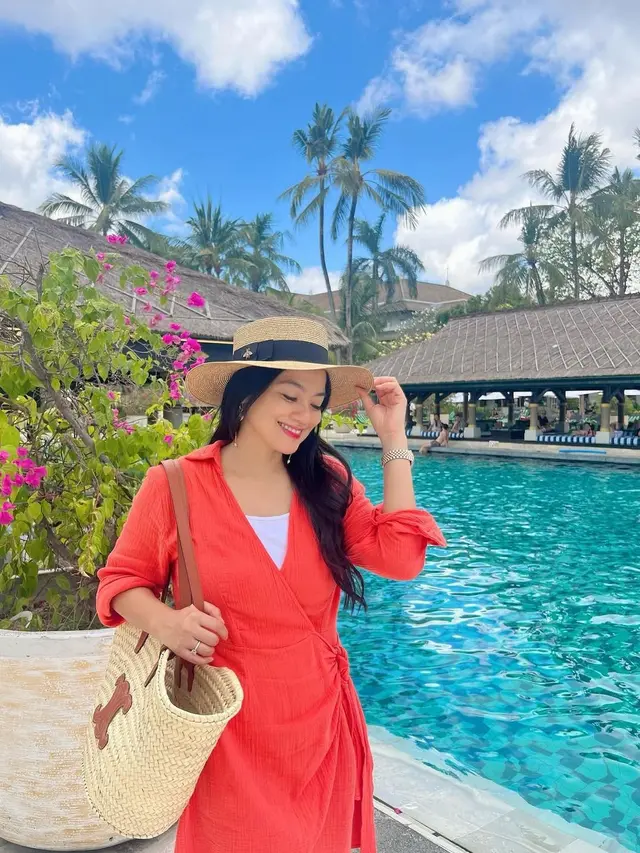 Pilihan Outfit Santai yang Tetap Elegan dan Ageless ala Titi Kamal (Instagram/@titi_kamall)