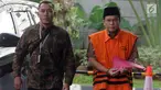 Wakil Ketua DPR Bidang Keuangan dari Fraksi Partai Amanat Nasional (PAN) nonaktif Taufik Kurniawan memakai rompi tahanan dikawal petugas akan menjalani pemeriksaan lanjutan di Gedung KPK, Jakarta, Jumat (1/2). (Merdeka.com/Dwi Narwoko)