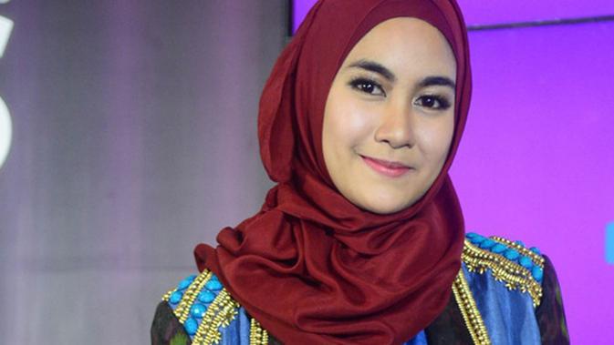 Foto Wanita Berhijab Naik Motor - foto cewek cantik