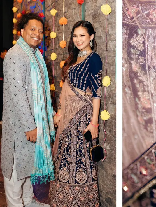 Indah Permatasari terlihat anggun mengenakan kain sari rose gold dan navy. Sedangkan Arie Kriting yang kenakan busana abu-abu dan celana putih [@indahpermatas]