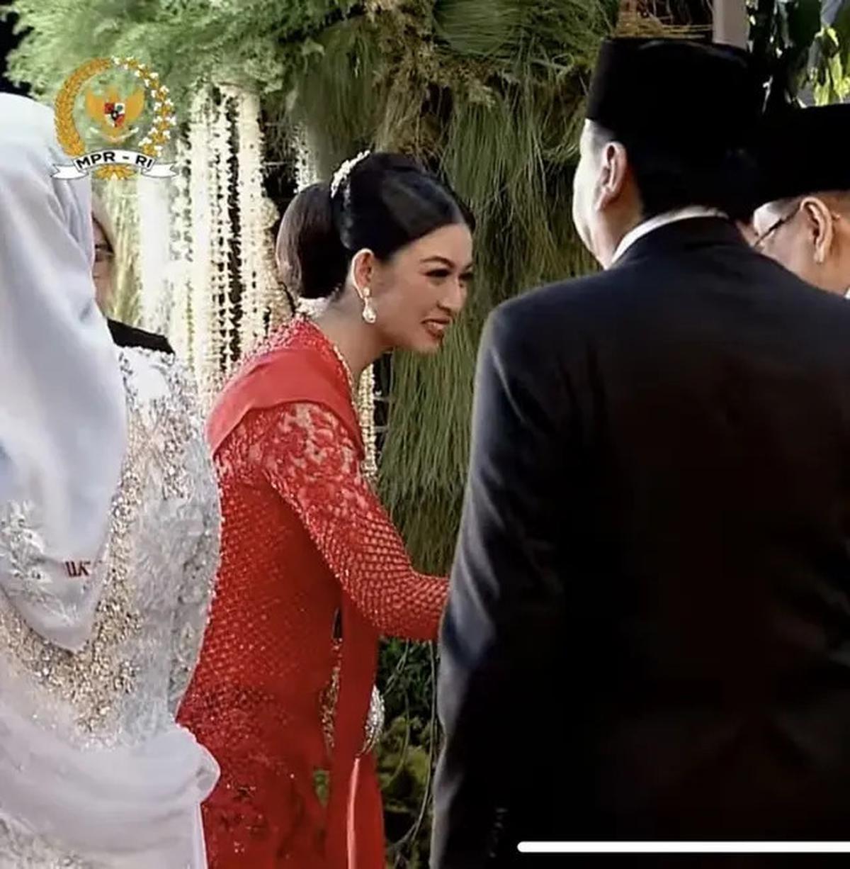 6 Penampilan Elegan Ibu Wapres, Selvi Ananda dengan Sentuhan Desainer Lokal