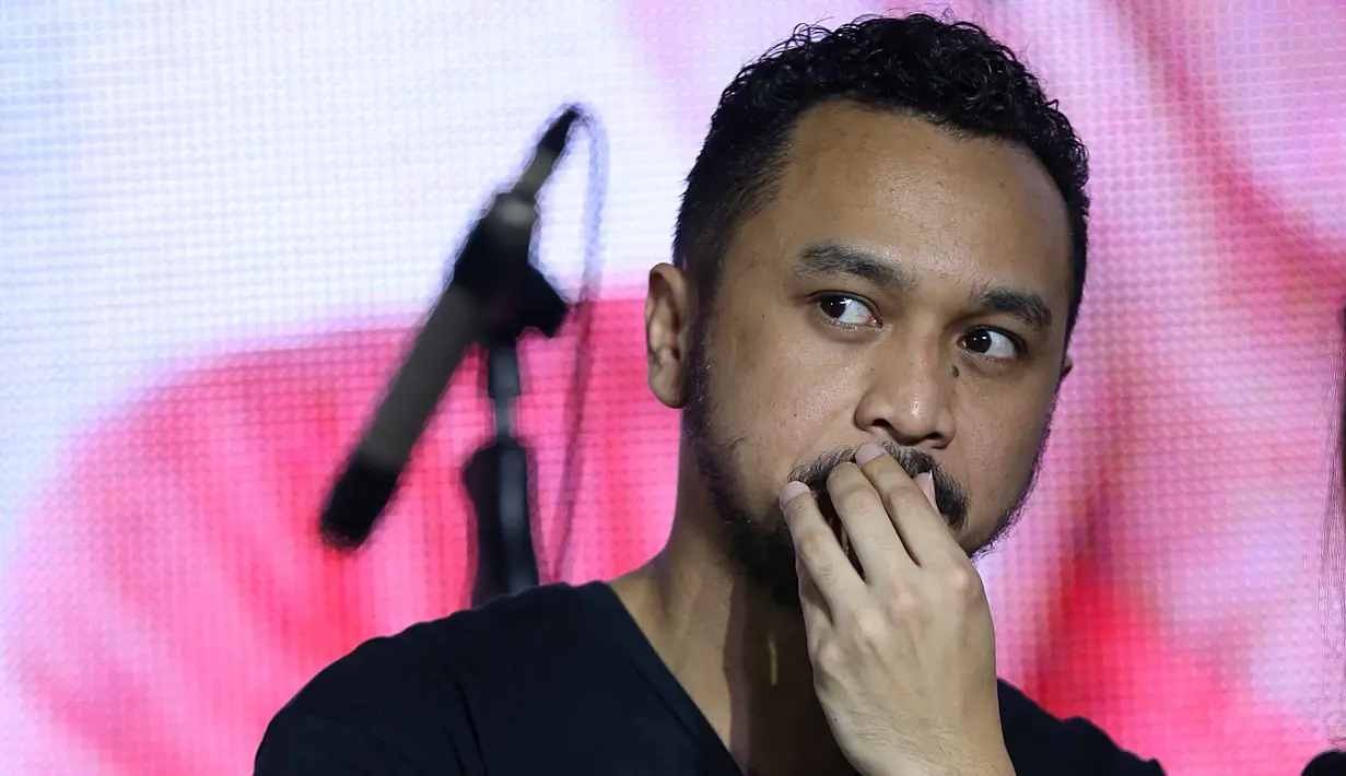 Vokalis Nidji, Giring mengaku banyak mengoleksi piringan hitam alias vynil. Beberapa koleksinya merupakan milik musisi lawas atau penyanyi lawas. (Nurwahyunan/Bintang.com)