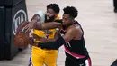 Pebasket Los Angeles Lakers,  Anthony Davis, berebut bola dengan pebasket Portland Trailblazers, Hassan Whiteside, pada babak pertama playoff NBA 2020 di AdventHealth Arena, Rabu (19/8/2020). LA Laker takluk 93-100 atas Portland Trailblazers. (AFP/Ashley Landis-Pool/Getty Images)