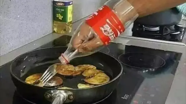6 Aksi Nyeleneh Orang Takut Kena Cipratan Minyak ketika Masak Ini Kocak