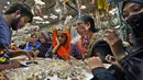 Idul Fitri menandai berakhirnya bulan suci Ramadhan setelah berpuasa selama sebulan penuh. (AP Photo/Fareed Khan)