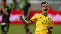 JUARA - Philippe Coutinho bertekad membawa timnas Brasil merengkuh trofi juara di Copa America 2015. (REUTERS/Paulo Whitaker)