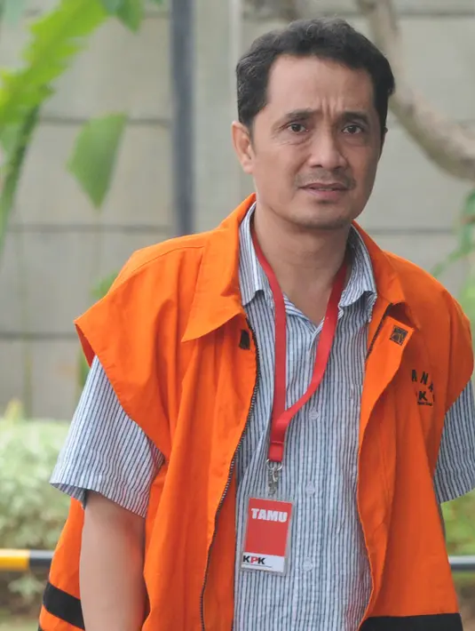 Eskpresi Konsultan Lippo Group Fitra Djaja Purnama saat tiba di gedung KPK, Jakarta, Selasa (30/10). Fitra diperiksa sebagai tersangka dugaan memberi suap atau janji penguruasn perizinan proyek pembangunan Meikarta di Kab Bekasi. (Merdeka.com/Dwi Narwoko)