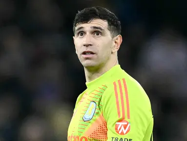Emiliano Martínez menjadi satu-satunya pemain Aston Villa yang tak tergantikan pada fase grup UCL 2024/2025. Dengan performa yang konsisten, kipper Timnas Argentia itu selalu tampil penuh dalam delapan laga yang dijalani The Villans. Dari 8 laga, Martinez hanya kebobolan 6 gol. (AFP/Justin Tallis)