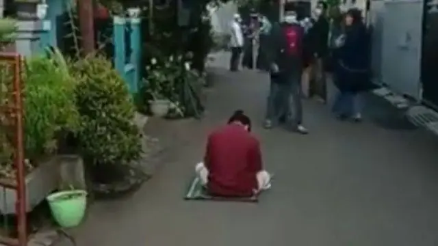 8 Potret Nyeleneh Bocah Ketika Lebaran, Panen Uang THR