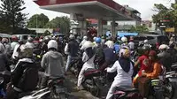 Pemerintah mengkaji rencana untuk  tidak menjual bahan bakar minyak (BBM) subsidi saat Sabtu, Minggu dan Hari Libur. 