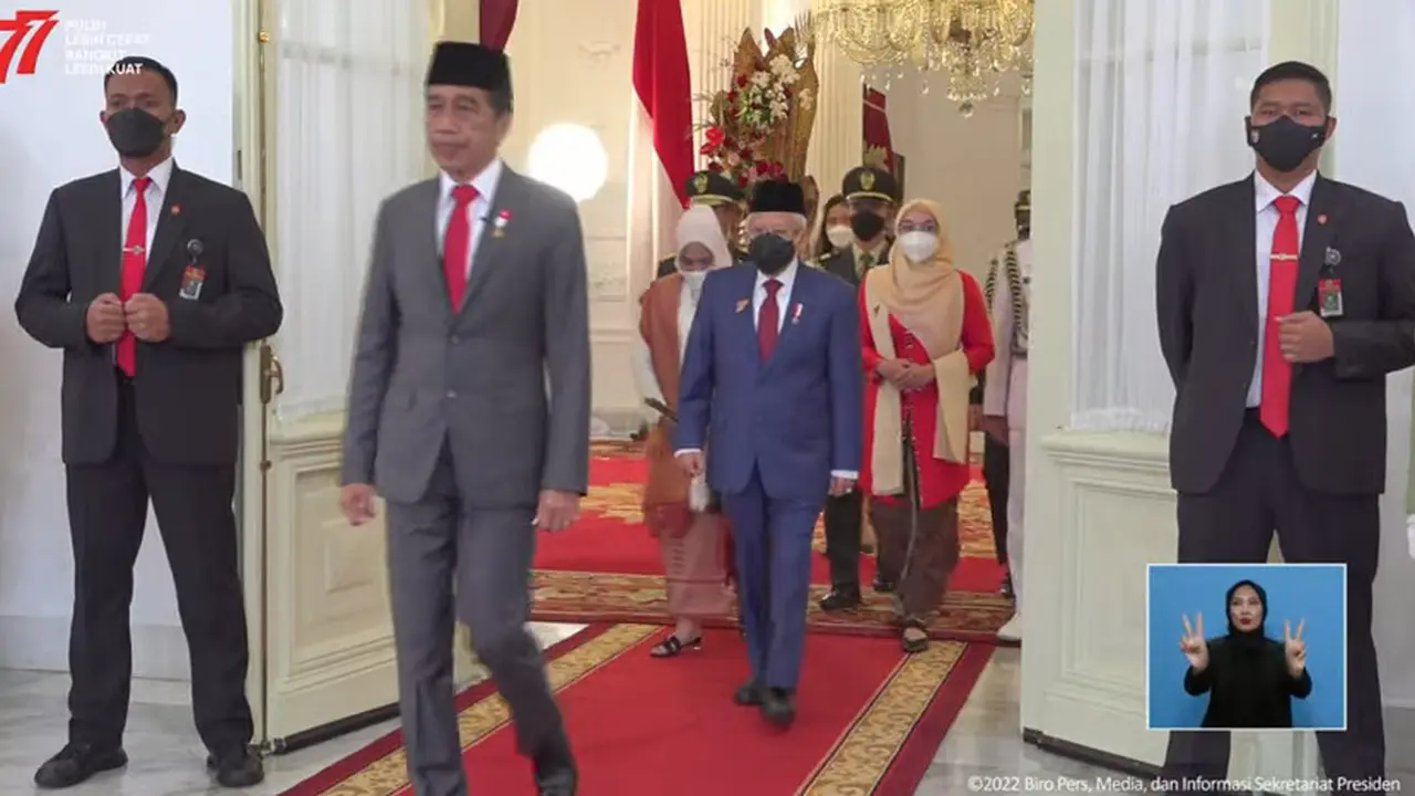 Presiden Jokowi dan Wapres Ma'ruf Amin Kompak Kenakan Setelan Jas di Upacara Penurunan Bendera