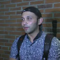 Kebanyakan anak-anak mendapatkan hadiah berupa barang saat meraih prestasi. Berbeda dengan Teuku Zacky, apa yang ia lakukan saat anaknya berprestasi? 