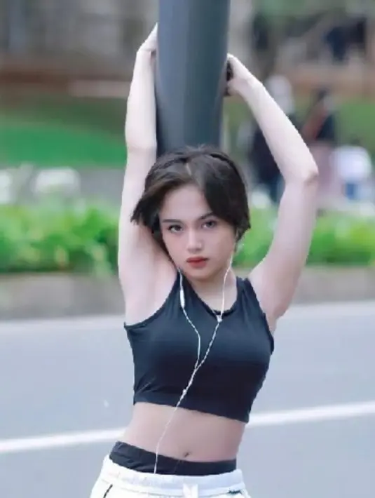 Intip Penampilan Jeje Slebew yang Senang Memakai Crop Top dan Tank Top