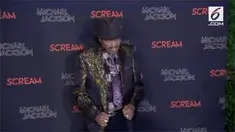 Ayah Michael Jackson meninggal dunia karena penyakit kanker pada 27 Juni 2018. Pemakamannya berlangsung tertutup di Forest Lawn Memorial Park, Glendale.