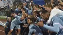 Para pemain Lazio melakukan selebrasi usai memastikan diri melaju ke babak final Coppa Italia. Di laga final nanti Lazio akan berhadapan dengan pemenang antara Juventus kontra Napoli. (AFP/Andreas Solaro)