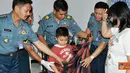 Citizen6, Jakarta: Dalam rangkaian HUT ke - 51, Kolinlamil mengadakan khitanan massal yang dilaksanakan Diskes Kolinlamil Tanjung Priok, Jakarta Utara (20/6). (Pengirim: Kadispen Kolinlamil).