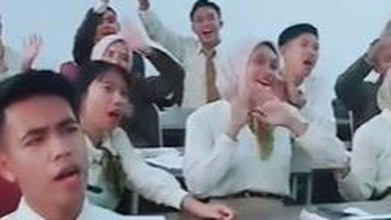 Hoki Seumur Hidup, Satu Kelas Kompak Nyanyi Lagu 'Dear God' Langsung Kena Colek Avenged Sevenfold