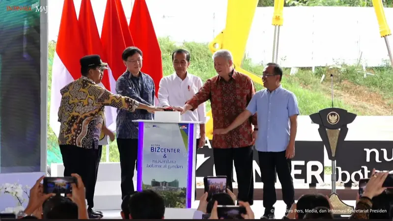 Presiden Joko Widodo (Jokowi) meresmikan dimulainya pembangunan Astra Biz Center dan Nusantara Botanical Garden