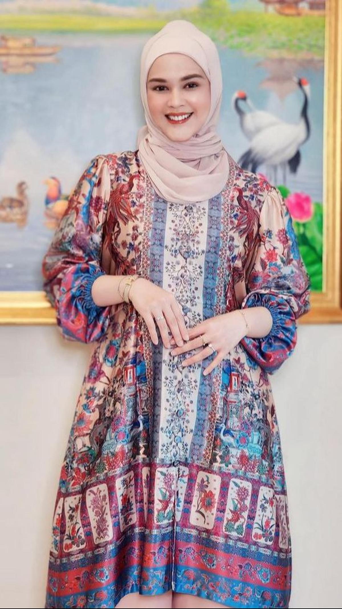Baju Tunik dengan Aksen Lengan Balon