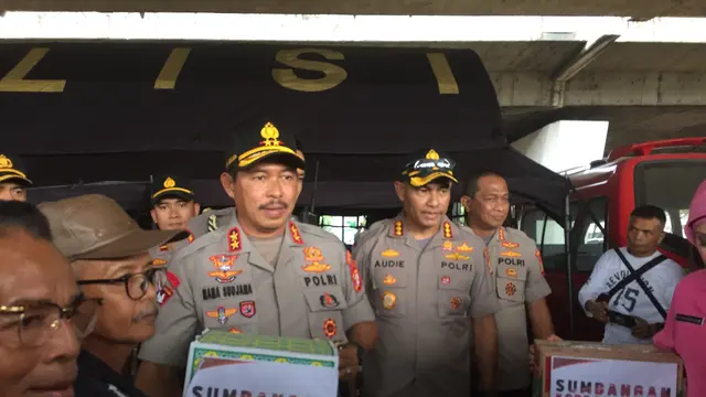 Kapolda Metro Jaya meninjau warga terdampak banjir Jakarta