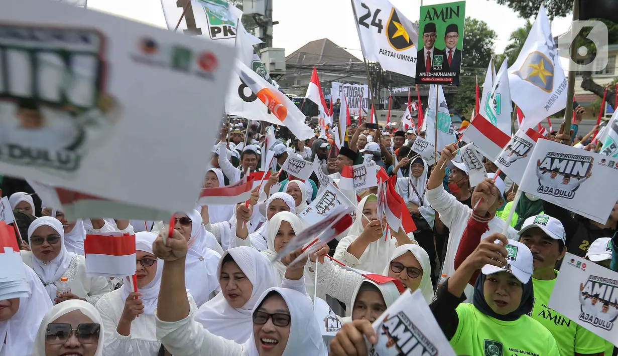 Ratusan pendukung AMIN telah terlebih dahulu memadati sekitaran KPU, Jalan Imam Bonjol, Menteng, Jakarta Pusat. (Liputan6.com/Angga Yuniar)